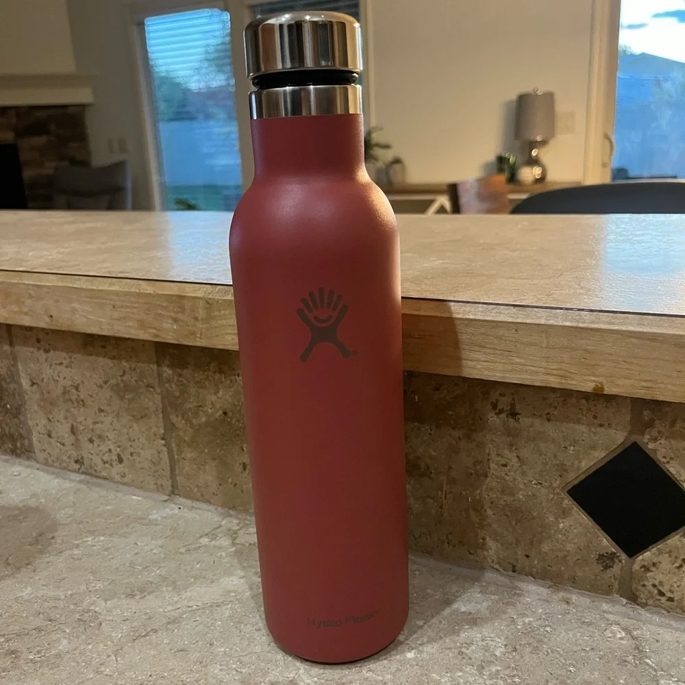 Skyline Hydro flask, 25 ounce wine bottle - Picture 2 of 4